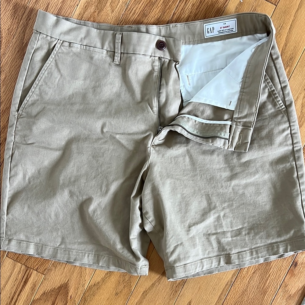 GAP Men's Tan Flat Front Shorts